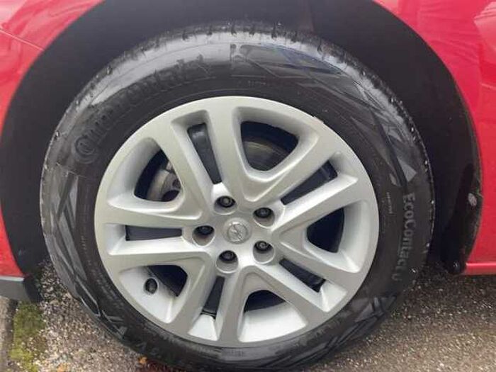 Opel Astra Sports Tourer Edition 1.4 Automatik*Navi*Sitz-u.Lenkradheizung*PDC*Bluetoo