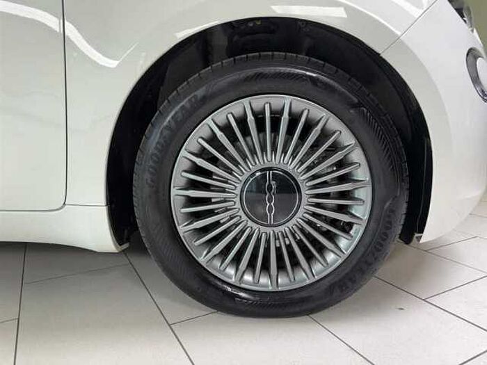 Fiat 500e Neuer 500 Cabrio Icon Navi Sitzheizung PDC hinten