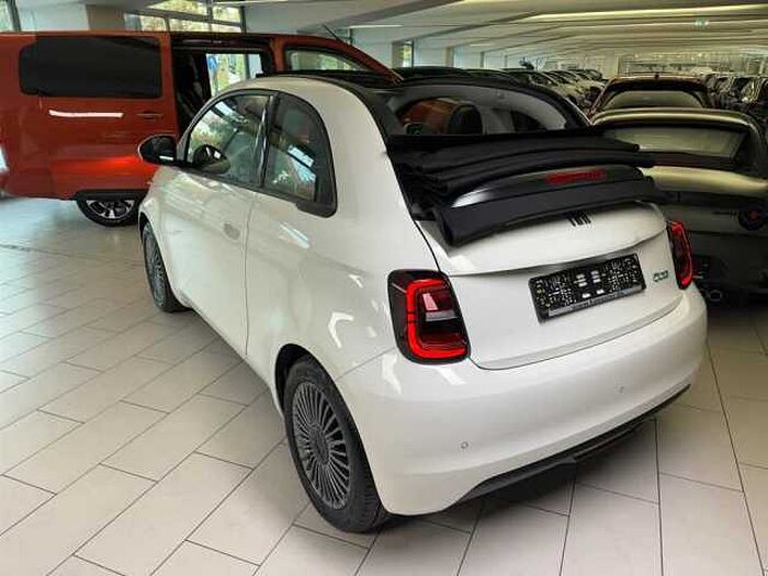 Fiat 500e Neuer 500 Cabrio Icon Navi Sitzheizung PDC hinten