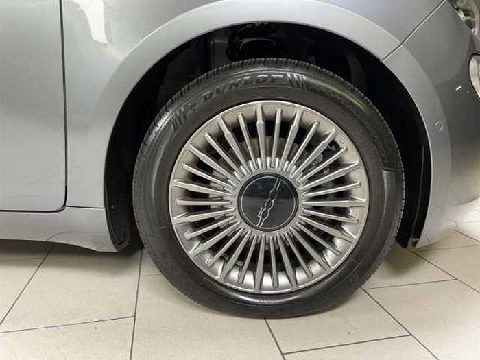 Fiat 500e Neuer 500 3+1 Kamera Sitzheizung DAB Navi PDC