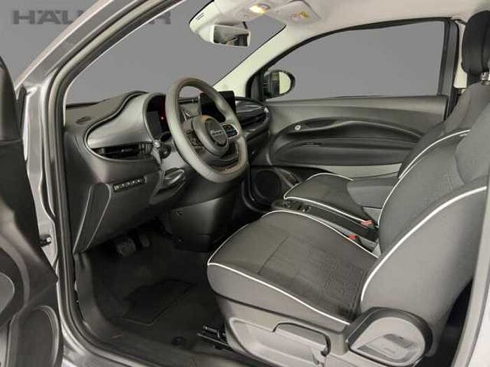 Fiat 500e Neuer 500 3+1 Kamera Sitzheizung DAB Navi PDC