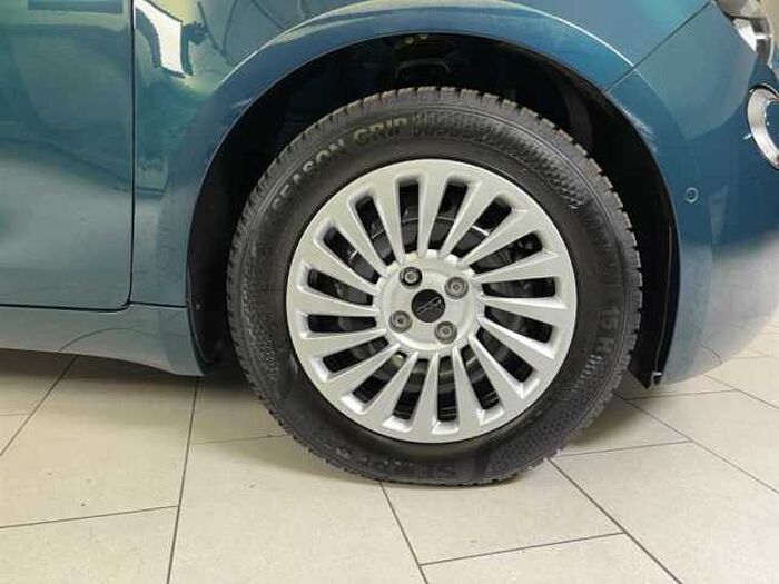 Fiat 500e Neuer 500 Rückfahrkamera Sitzheizung PDC 5200km