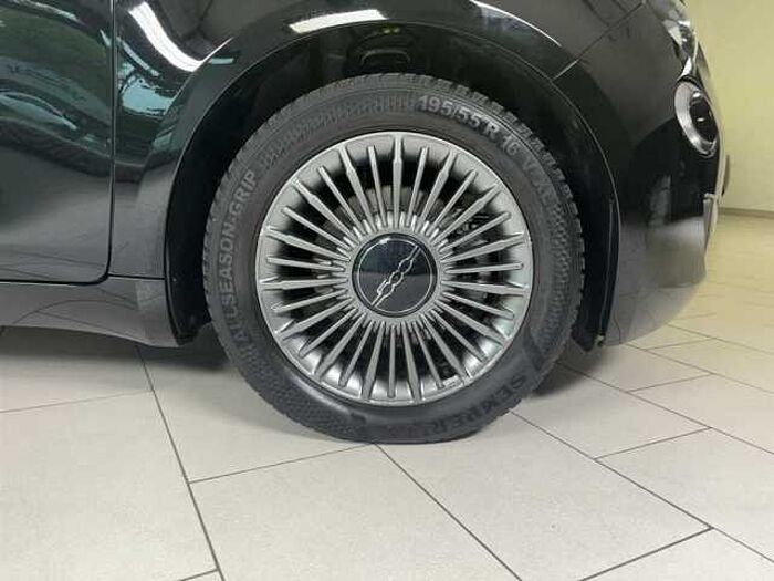 Fiat 500e Icon 3+1 Navi Rückfahrkamera Sitzheizung