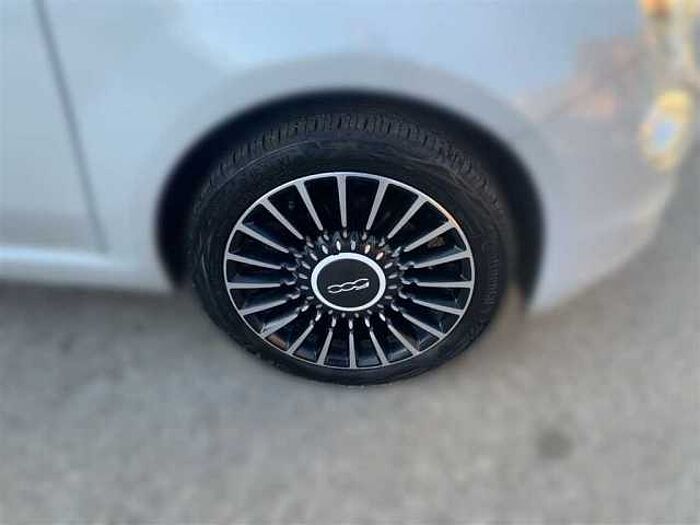 Fiat 500 1.0 Hybrid Launch Edition Glasdach PDC CarPlay Tempomat