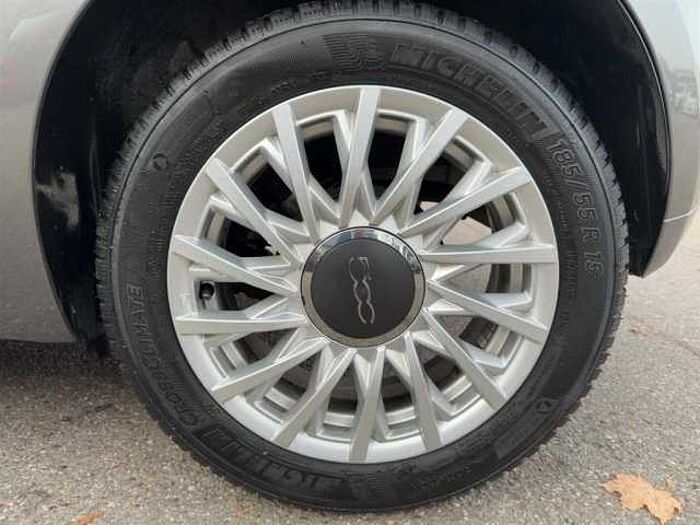 Fiat 500 Dolcevita *Panoramadach* *Klimaautomatik* *CarPlay* *PDC*