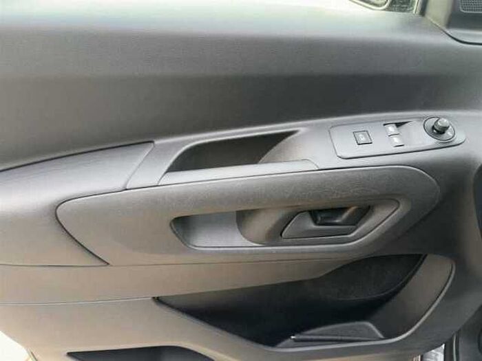 Opel Combo 1.5 Combo Doppelkabine, Navi, SH, PDC, Winterpaket,