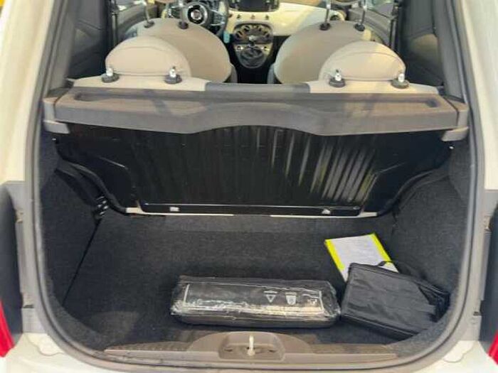 Fiat 500 Dolcevita *Klima* *Panoramadach* *PDC* *CarPlay* uvm.