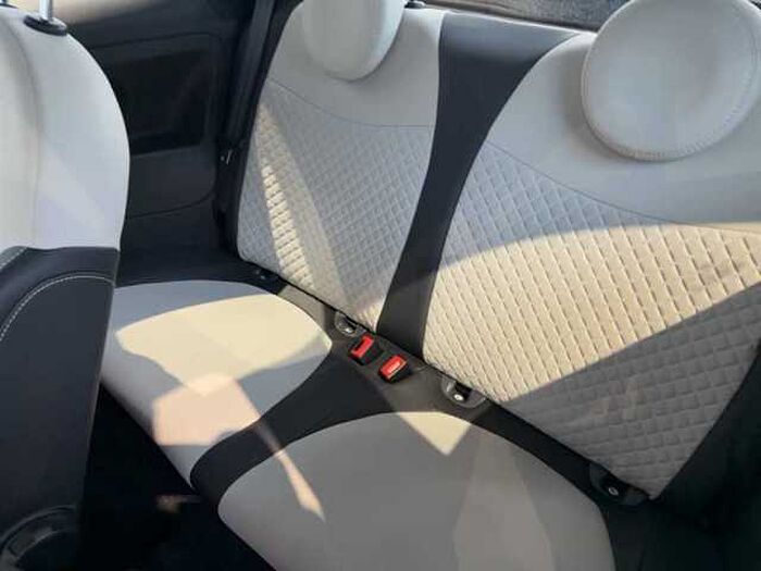 Fiat 500 Dolcevita *Klima* *Panoramadach* *PDC* *CarPlay* uvm.