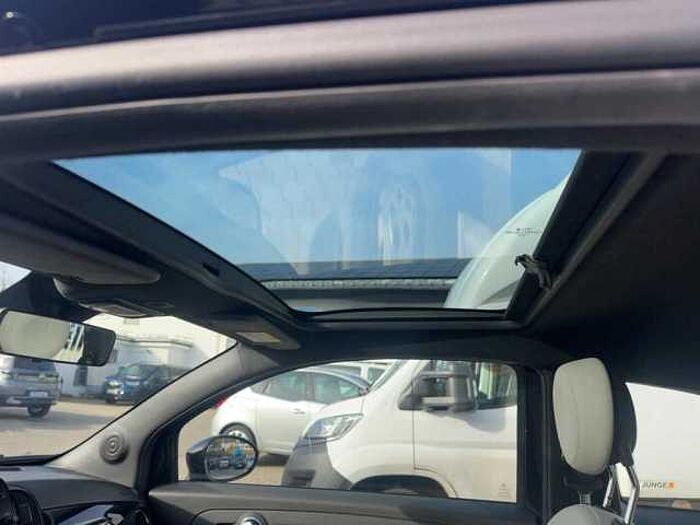 Fiat 500 Dolcevita*Navi*Panorama*PDC*Tempomat*Carplay*uvm.