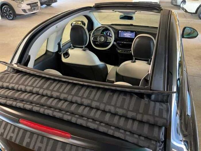 Fiat 500e Cabrio 'la Prima' PDC Rückfahrkamera Navi LED