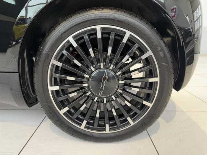 Fiat 500 La Prima*Abstandstempomat*JBL Soundsystem*Glasdach*uwm.