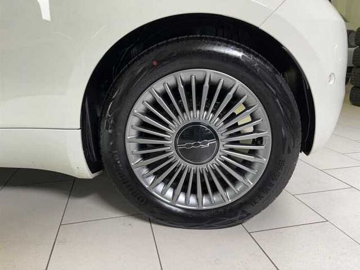 Fiat 500 Neuer 500 Kamera PDC Klimaautomatik Sitzheizung