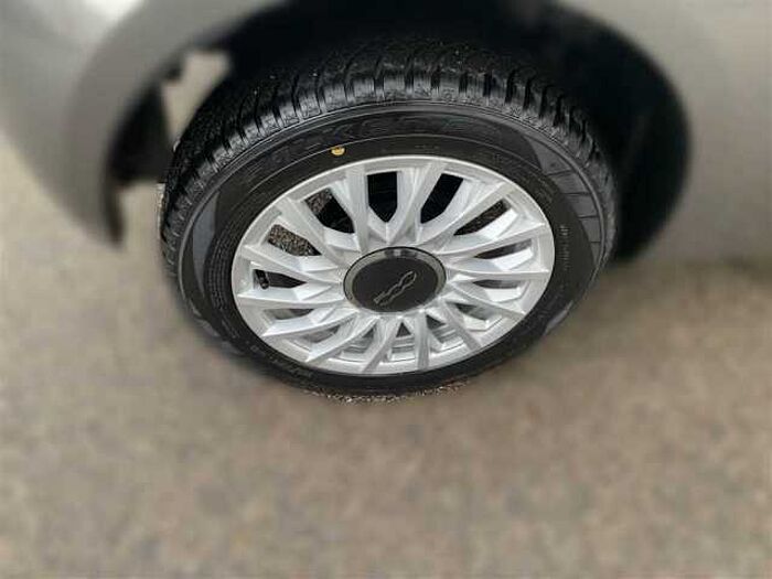 Fiat 500 1.0 Hybrid Dolcevita PDC Glasdach CarPlay Tempomat