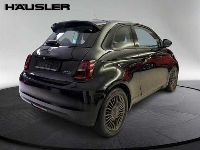 Fiat 500e Icon Sitzheizung Kamera Navigation CarPlay