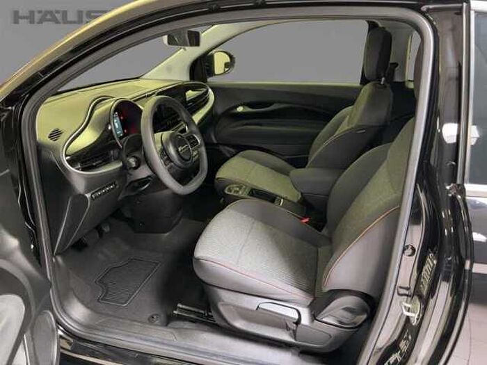Fiat 500e Icon Sitzheizung Kamera Navigation CarPlay
