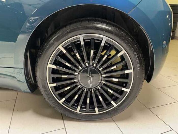 Fiat 500e la Prima by Bocelli Leder Panoramadach ACC Kamera