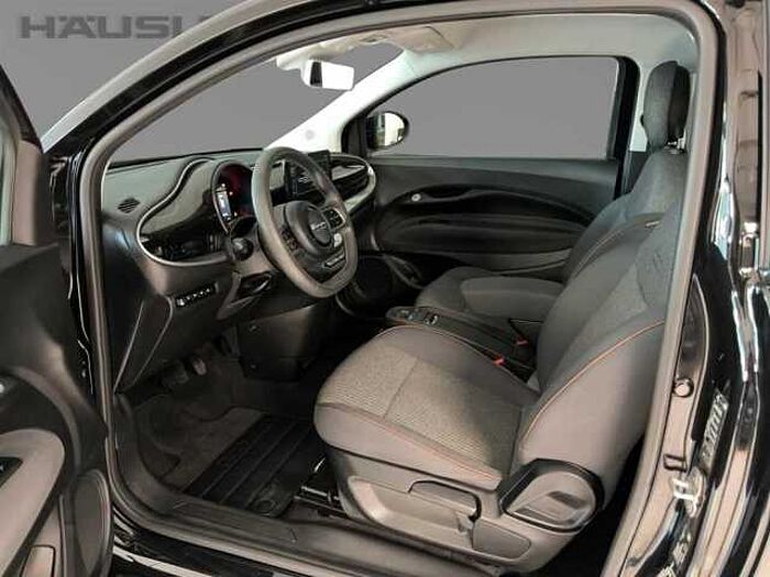 Fiat 500e Icon Sitzheizung Einparkhilfe Kamera Navi CarPlay
