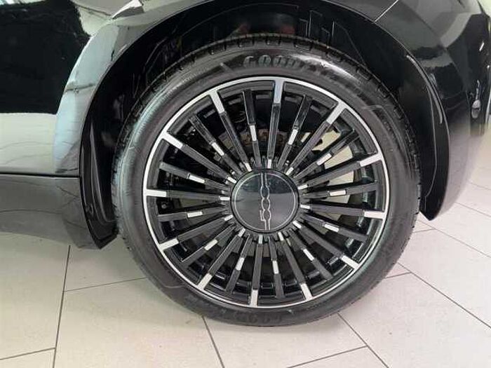 Fiat 500e Cabrio la Prima by Bocelli Leder LED ACC Kamera