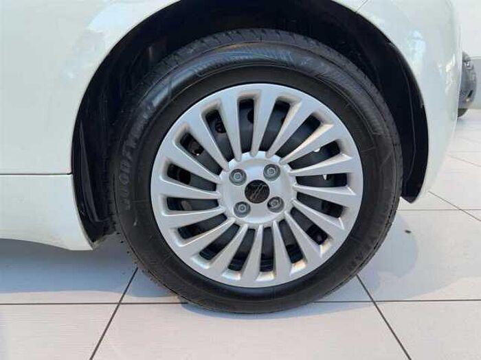 Fiat 500 Cabriolet*Tempomat*UConnect*Klima*AppleCarplay*