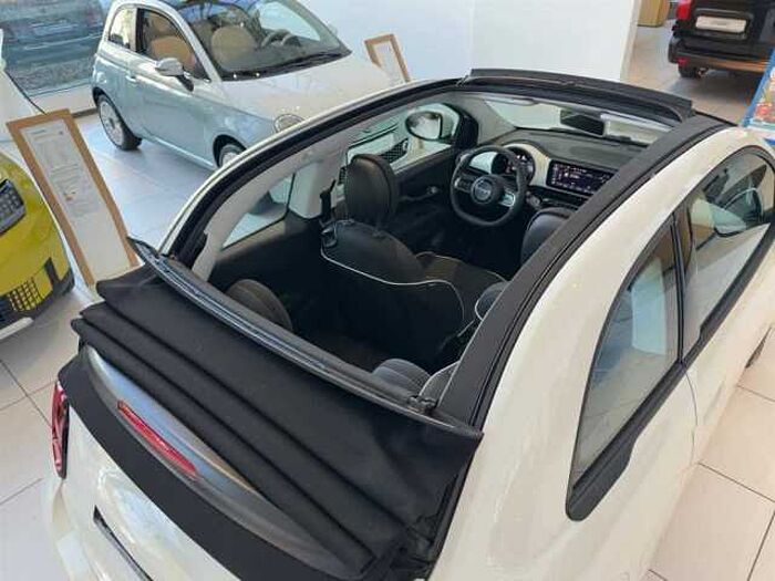 Fiat 500 Cabriolet*Tempomat*UConnect*Klima*AppleCarplay*