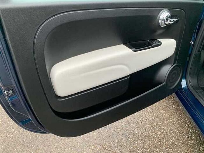 Fiat 500 1.0 Hybrid Dolcevita PDC Glasdach CarPlay Tempomat