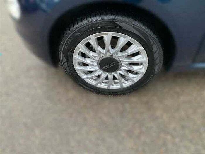 Fiat 500 1.0 Hybrid Dolcevita PDC Glasdach CarPlay Tempomat