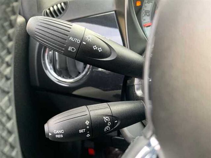 Fiat 500 1.0 Hybrid Dolcevita PDC Glasdach CarPlay Tempomat