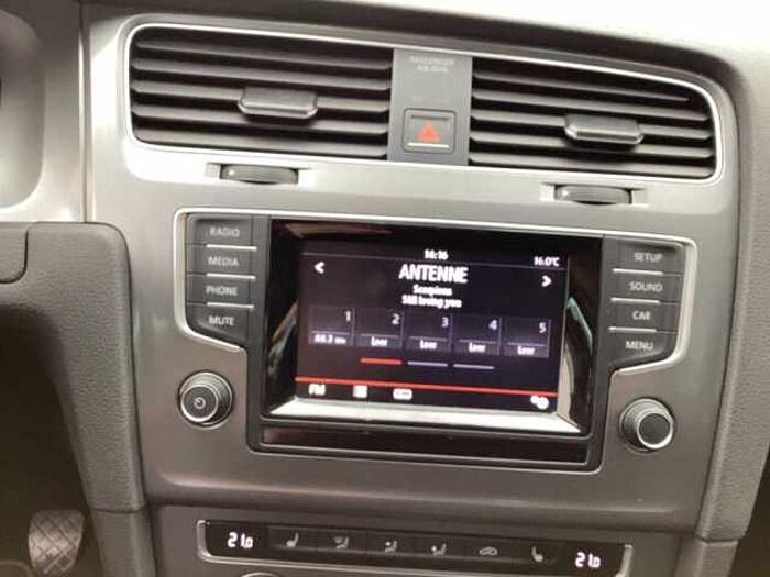 Volkswagen Golf 7 1.6TDI Lounge *Parksensoren*2-Zonen-Klima*