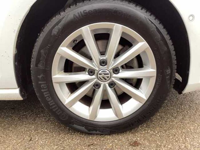 Volkswagen Golf 7 1.6TDI Lounge *Parksensoren*2-Zonen-Klima*