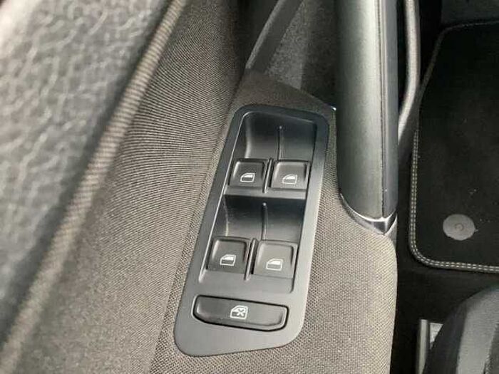 Volkswagen Golf 7 1.6TDI Lounge *Parksensoren*2-Zonen-Klima*