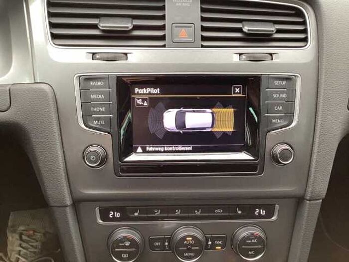 Volkswagen Golf 7 1.6TDI Lounge *Parksensoren*2-Zonen-Klima*