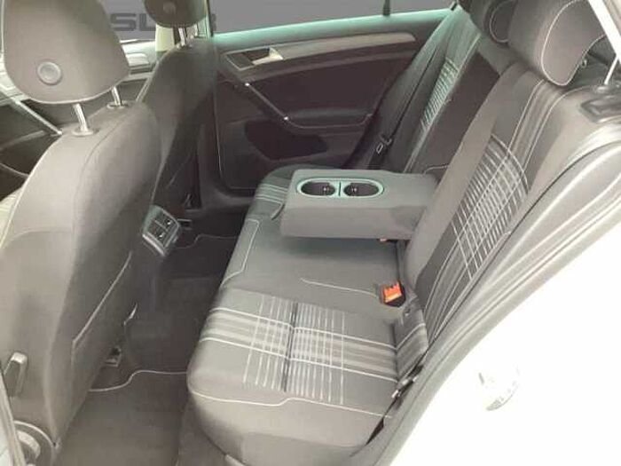 Volkswagen Golf 7 1.6TDI Lounge *Parksensoren*2-Zonen-Klima*