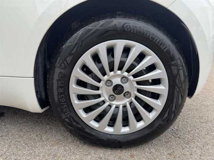 Fiat 500 Neuer 500 *Klimaautomatik* *CarÜlay* *3-Phasen-Onboardcharger* uvm.