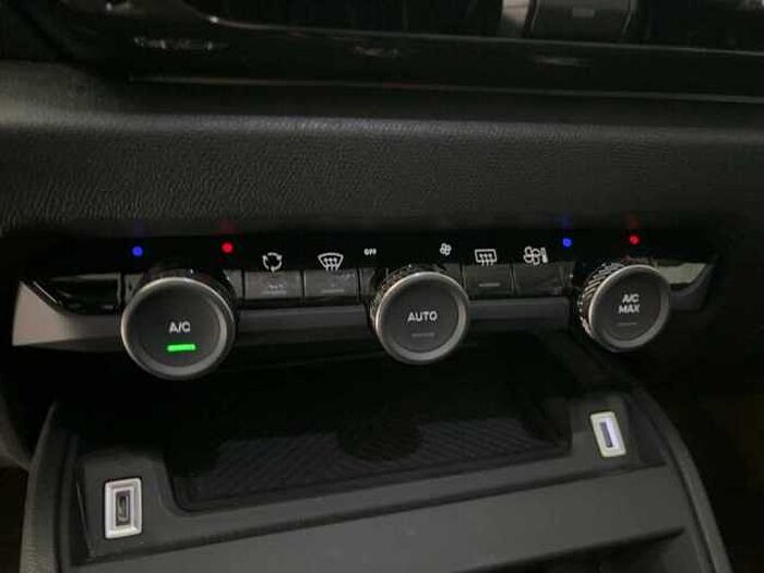 Citroen C4 PureTech 130 EAT8 Shine CarPlay Navi Kamera