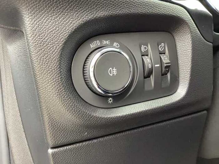 Opel Corsa Edition 1.2 *Navi*Kamera*Sitz-&Lenkr.heizung*