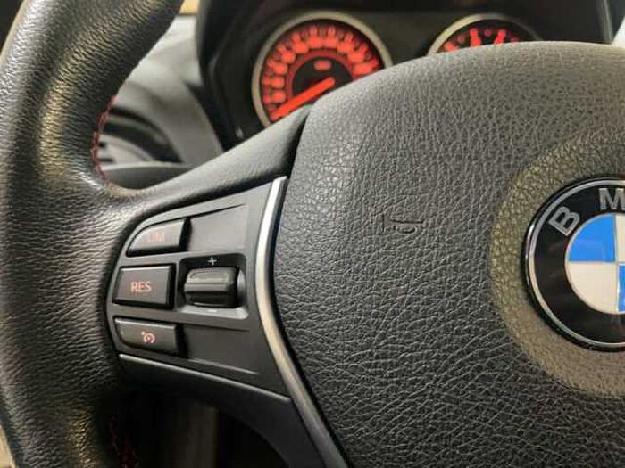 BMW 118 Sport Line*Klimaaut*PDC*Navi*Schiebedach*