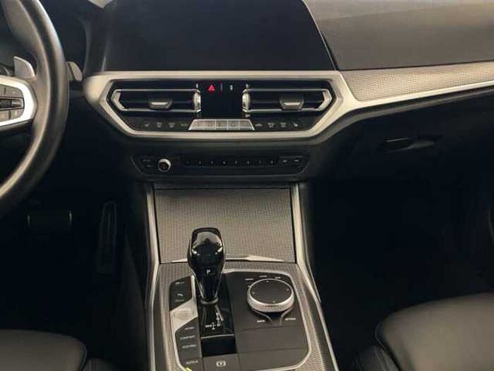 BMW 320 i xDrive M Sport Automatik Leder Kamera Schiebedach