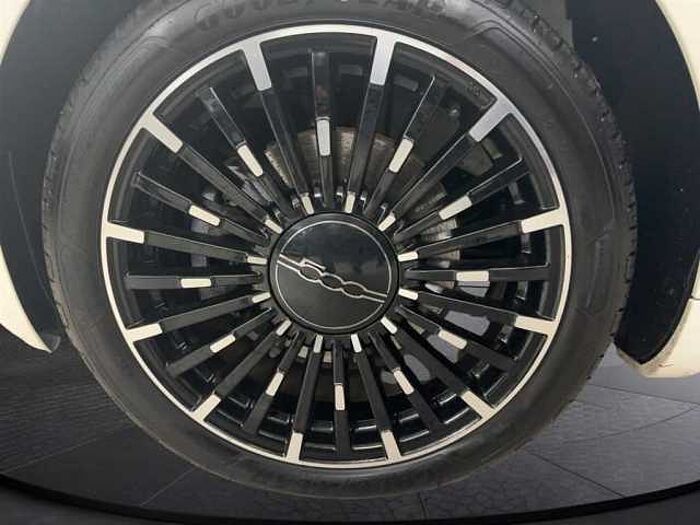 Fiat 500e la prima By Bocelli Kamera Leder Panoramadach LED