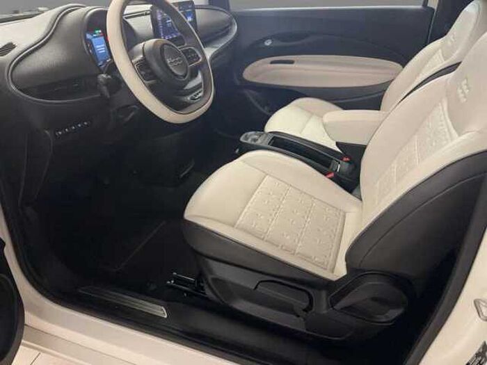 Fiat 500e la prima By Bocelli Kamera Leder Panoramadach LED