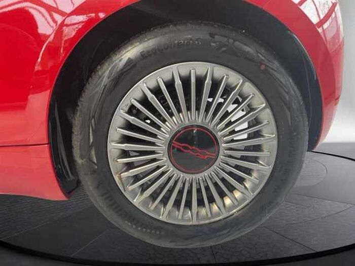 Fiat 500 Cabrio RED Cabrio 42kw/h 3-Phasen-Charger *Navi* *SHZ* *PDC* *Kamera* *CarPl