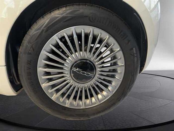 Fiat 500 Elektro 42 kWh 3-Phasen-Onboard-Charger *Klima* *Navi* *CarPlay* *Licht- und