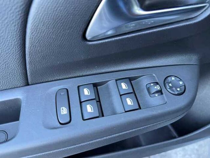 Opel Corsa Elegance*1,5D*102Ps*LED*Kamera*PDC*SHZ*Carplay*uvm.