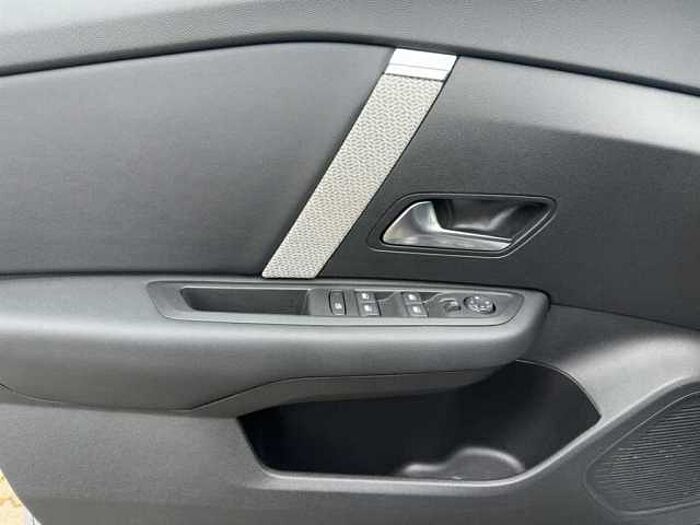 Citroen C4 1.2 PureTech 130 'Max' Automatik, Navi, HUD, PDC, Kamera, Sitz/Lkrd.Heizung