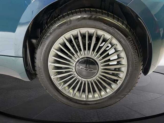 Fiat 500e Icon Kamera Abstandstempomat Navi Sitzheizung