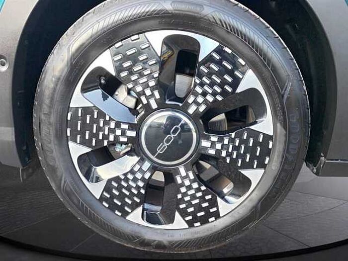 Fiat 600e La Prima mit Scheibenheizung*Keyless*ACC