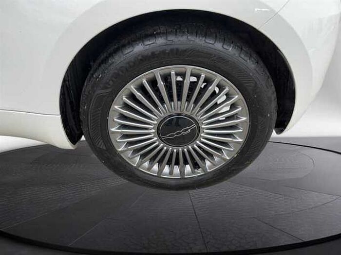 Fiat 500e 3+1 Icon mit Navi*CarPlay*Klima