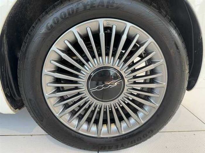 Fiat 500 Elektro 42 kWh 3-Phasen-Onboard-Charger *Klimaautomatik* *SHZ* *Kamera* *Car