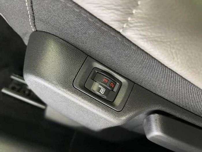 Citroen C3 Aircross PT 130 Automatik Kamera Schiebedach KeyLess Navi