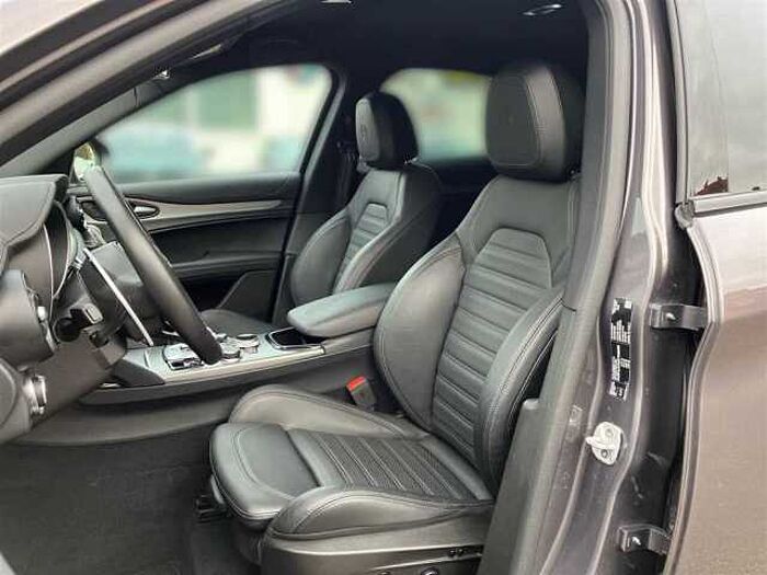 Alfa Romeo Stelvio 2.2D Q4 Veloce LED ACC Kamera Navi Leder Sitz+Lenkradheizung