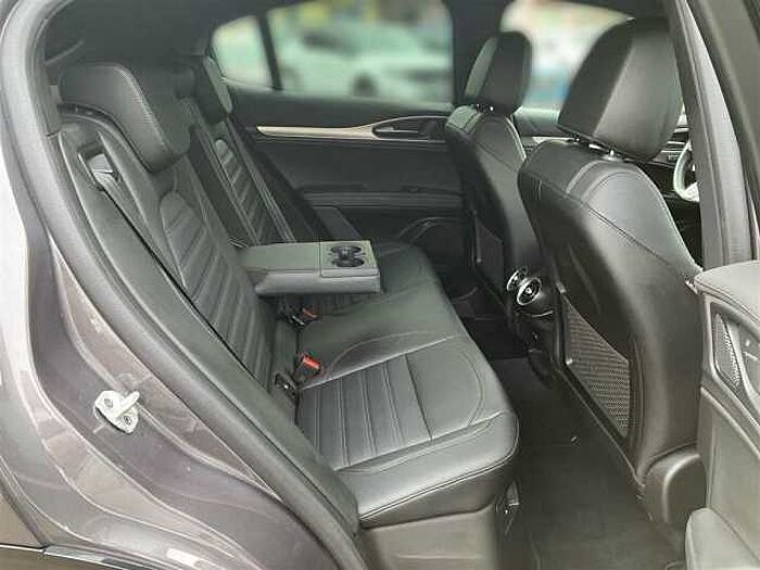 Alfa Romeo Stelvio 2.2D Q4 Veloce LED ACC Kamera Navi Leder Sitz+Lenkradheizung